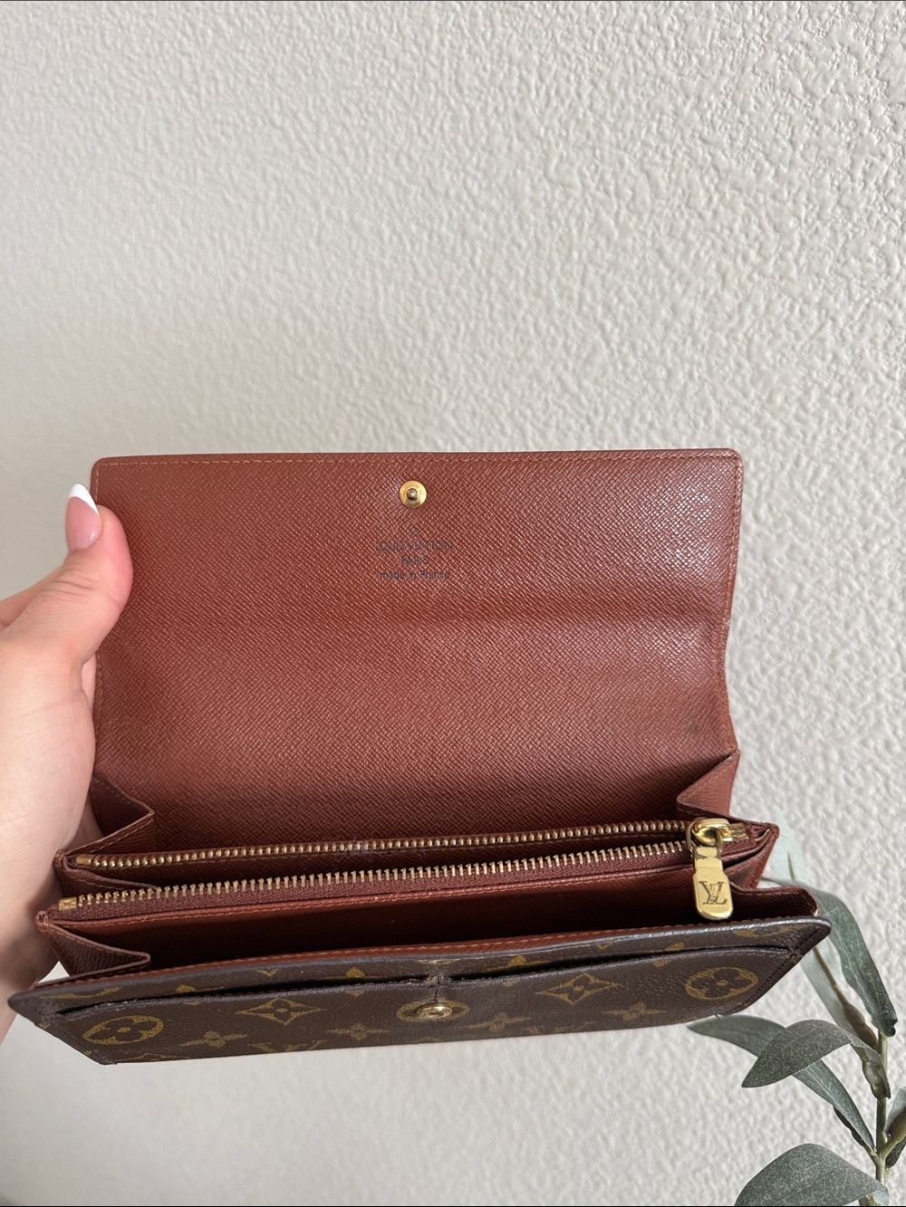 LOUIS VUITTON MONOGRAM SARAH WALLET authentic - Picture 2 of 12